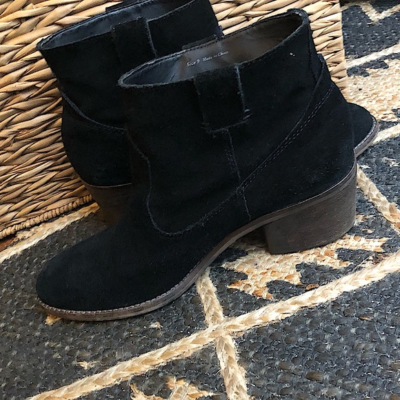Dolce Vita Size Black Suede Booties - Picture 6 of 7
